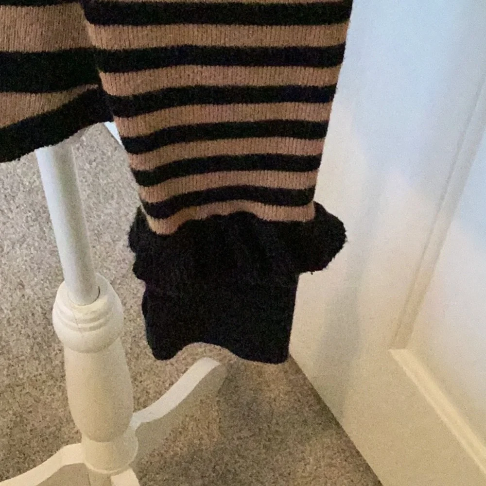 Cabi Black & Tan Striped Sweater w/ Ruffle on Cuff Top & Thumbhole Cuffs - Picture 4 of 9